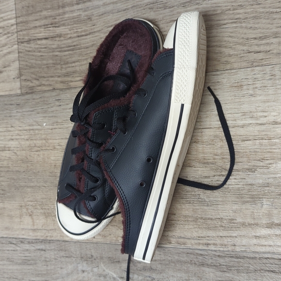 Slip-on Leather Converse w/ Fur Lining - Picture 6 of 6